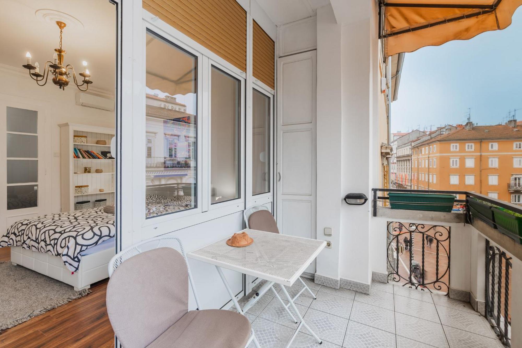 Linden Korzo Apartment Rijeka Exterior photo